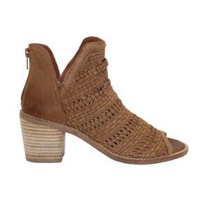 NEW Sbicca Crafted with a handwoven leather upper, stakced 2.5” leather heel